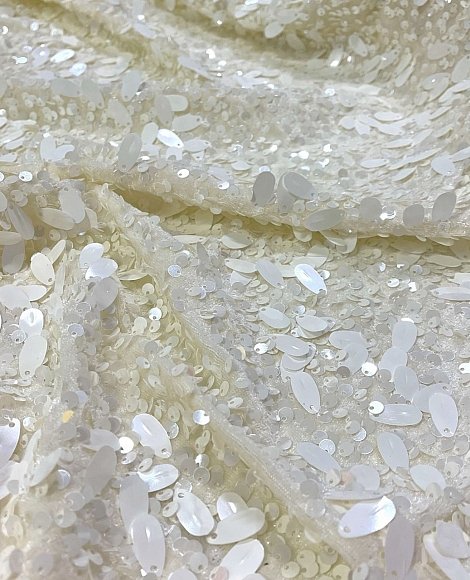 Пайетки на бархате сливочн\молоко с каплей